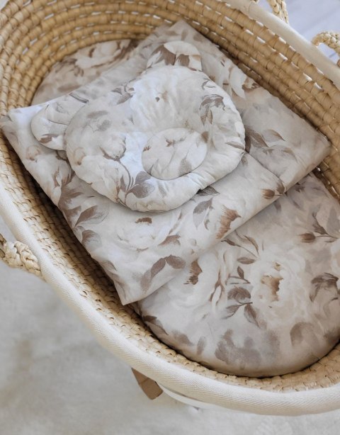 Kołderka z wypełnieniem i poduszka profilowana Miś - zestaw 2cz. - Peonies beige