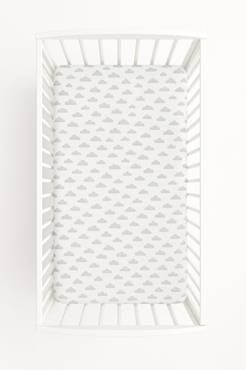 Prześcieradło bawełniane z gumką do łóżeczka 120x60 cm - chmurki szare