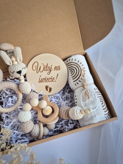Baby shower prezent dla przyszłej mamy w pudełku