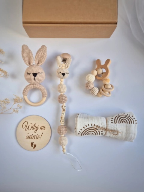 Baby shower prezent dla przyszłej mamy w pudełku