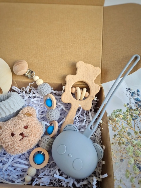 Beżowoszary zestaw powitalny dla chłopca