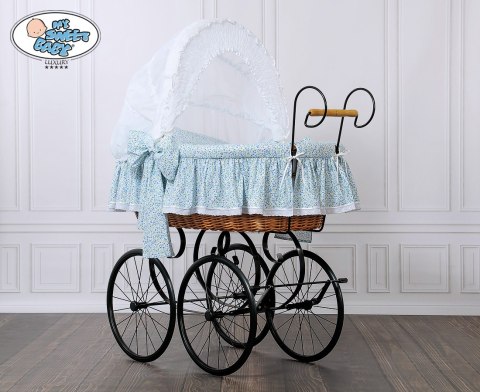 Kosz Mojżesza Retro Jasmine - Naturalny + niebiesko-biała pościel z białą koronką Kosz Mojżesza Retro Jasmine - Naturalny + niebiesko-biała pościel z białą koronką